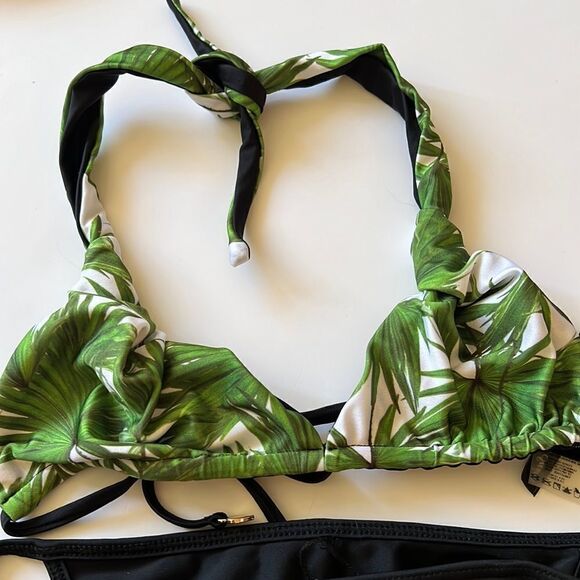 WILDFOX Swimwear  - Picture 4 of 9